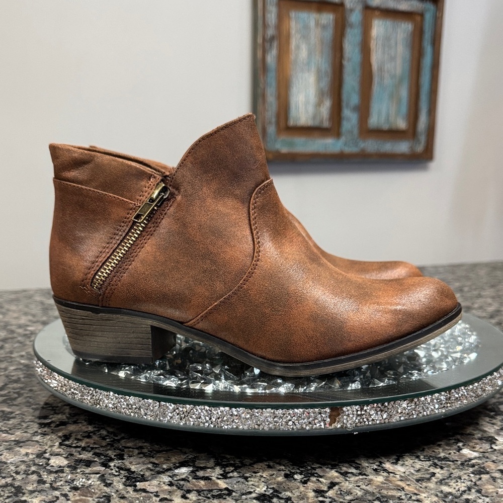 Sun + Stone Brown Ankle Booties NEW 8.5